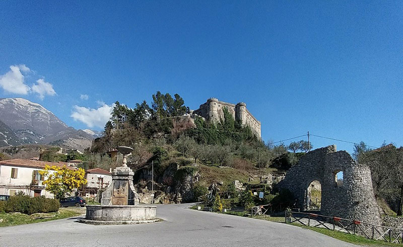Immagine di copertina per Interruzione flusso idrico in via S.Emidio e via Santa Rita da Cascia presso il Comune di Balsorano