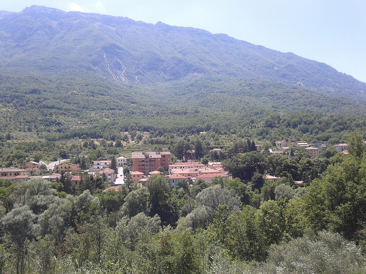 Intervento tecnico per la riparazione della rete idrica sulla S.P. 67 al Km  2+350 ingresso abitato di San Vincenzo Valle Roveto AQ.