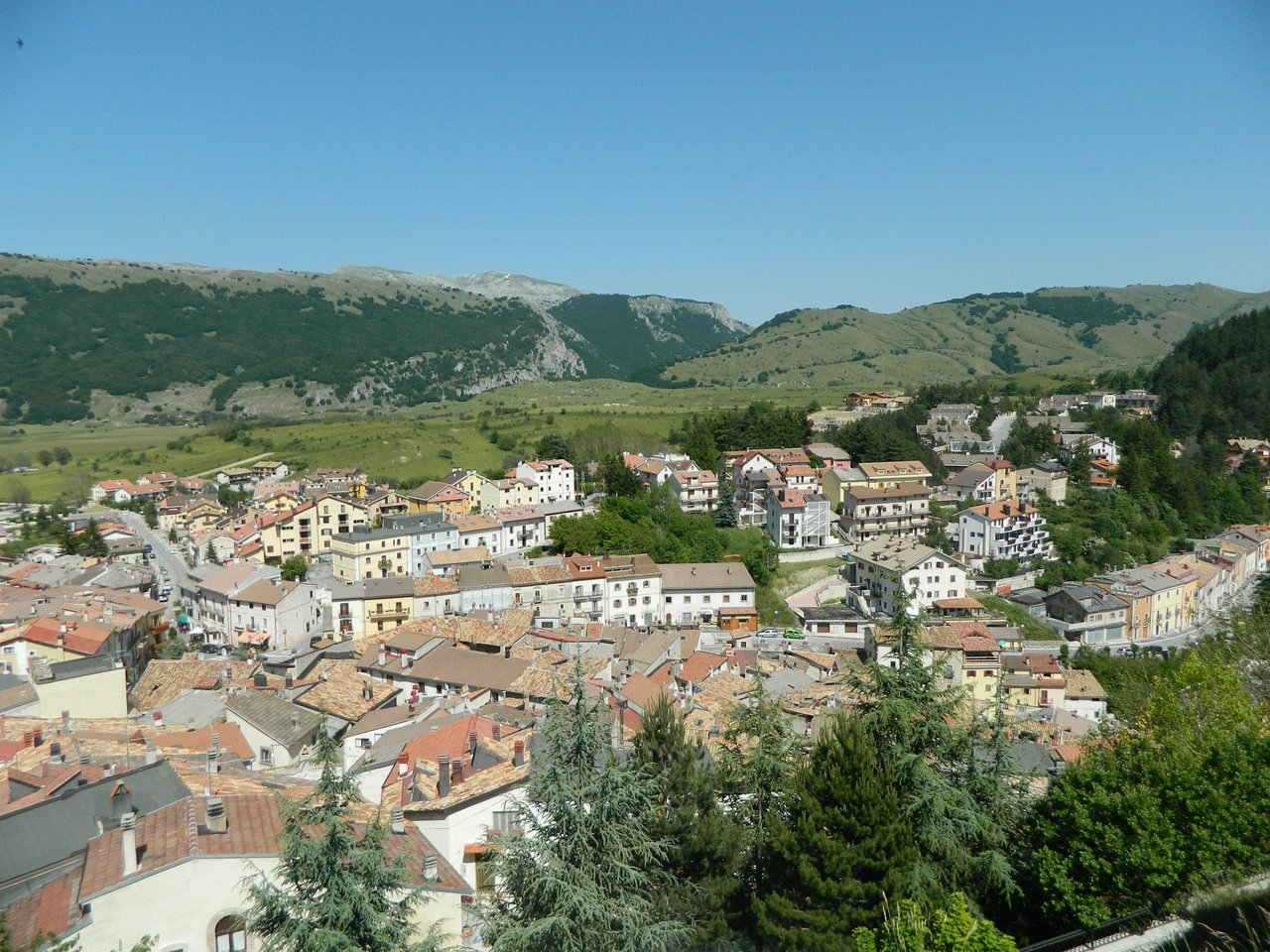 Intervento di riparazione rete idrica su S.S. n.5 Bis Vestina Sarentina al Km 36+230 centro abitato di Ovindoli